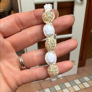 Elegant White and Gold Beaded Bracelet